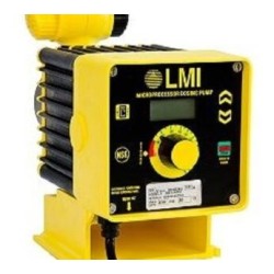 Bomba dosificadora LMI Milton Roy modelo B121-398NI, con capacidad de hasta 2.5 GPH y 100 PSI. Materiales: PVC/PVC/CERMICA/Conex